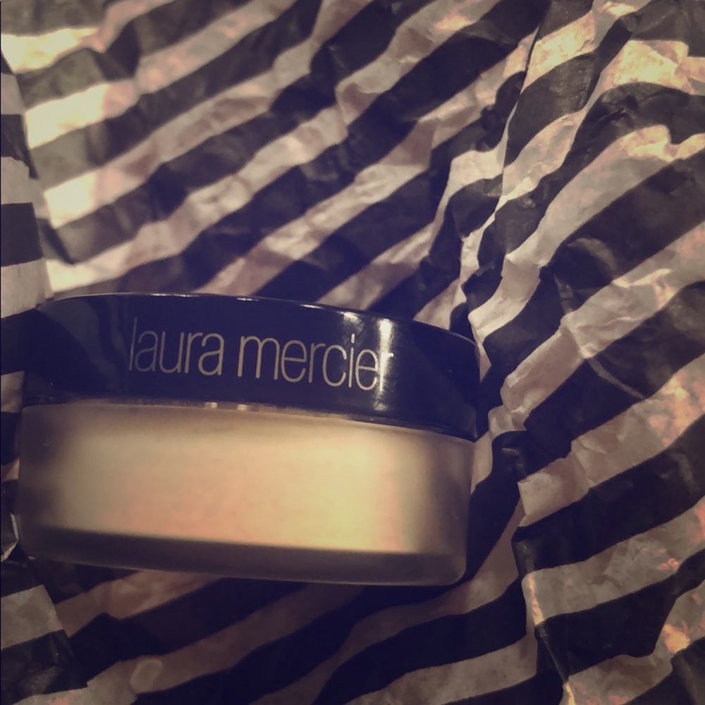 Translucent powder